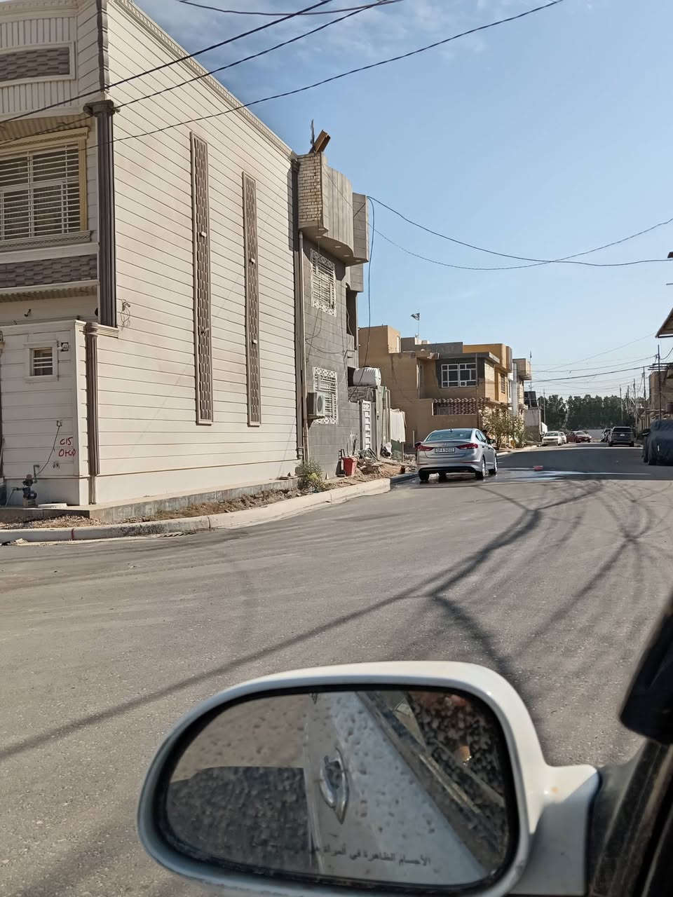 بيت للبيع حي الميلاد مقابل باب الدرة الثاني شارع كوفي1001مساحه 100متر مربع على شارعين تبليط الجديد واجهه فلين تركي الجهتين طابقين اربع غرف نوم
صاله مطبخ استقبال للاستفسار أكثر الاتصال***********
