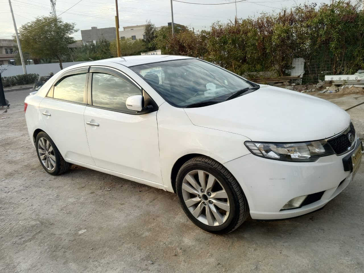 السلام عليكم ورحمة الله وبركاته شباب كياا سيراتو موديل 2013 خليجي رقم اربيل القديم بيها صبغ جاملغ وبنيد ونص الجاملغ الخلفي وربع من القبق الصندوق ع كد شبرين كير مكينه حداديه خير من الله سياره جديده واستخدامها شخصي مكينتها مفتوحه وتحويل مباشر من صاحب الوكاله مكاني عارضها ب 93 وبيها مجال مكاني بغداد حي الجهاد وهذا رقمي 
***********
