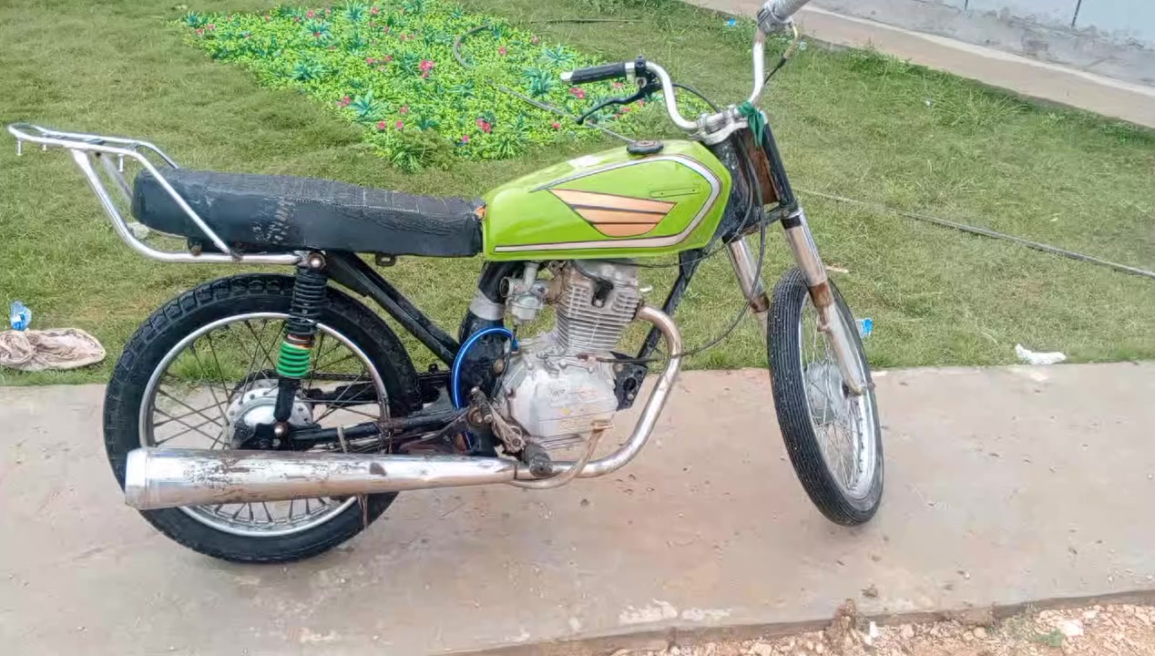 سلام عليكم دراجة اربعة كير موديل عشرين كلك سعر 300 وبيهة مجال حق الكروة فقط


**إذا كنت صاحب هذا الإعلان وتريد حذفه لأي سبب، رجاءا أرسل رسالة إلى الدعم الفني**