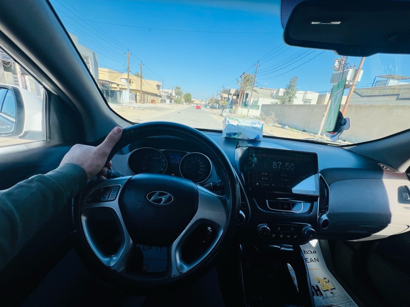 توسان 2013 جديده جداً السيارة 
بيها أماكن بارد فقط 
ماشية 170 
محرك كير مكفووول
مواصفات معروفه 