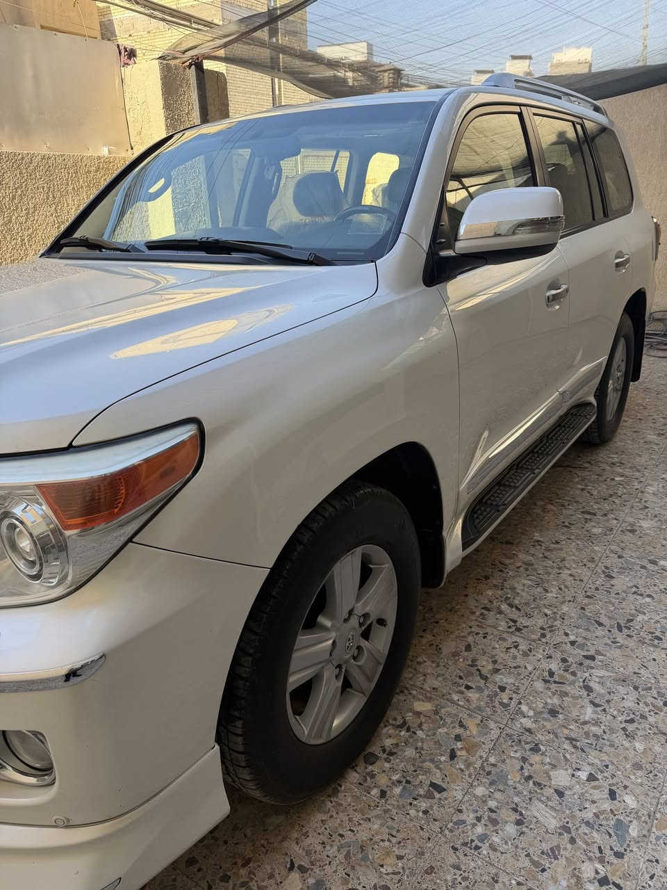 السلام عليكم 
لاندكروز 2014 للبيع باسمي رقم بغداد مميز 
بريم ام الطفاية 
حساس اماي خلفي 
تشغيل عن بعد +مري قلاب 
كشنات جلد +فتحه +زراك لايت 
دوسات ترحيب 
6 سلندر تخم تاير جديد قبل يومين شادي صيانة كله بالشركة 
سونار ويها 
مكان السياره بغداد / الكراده
الاستفسار ***********  ابو محمد
