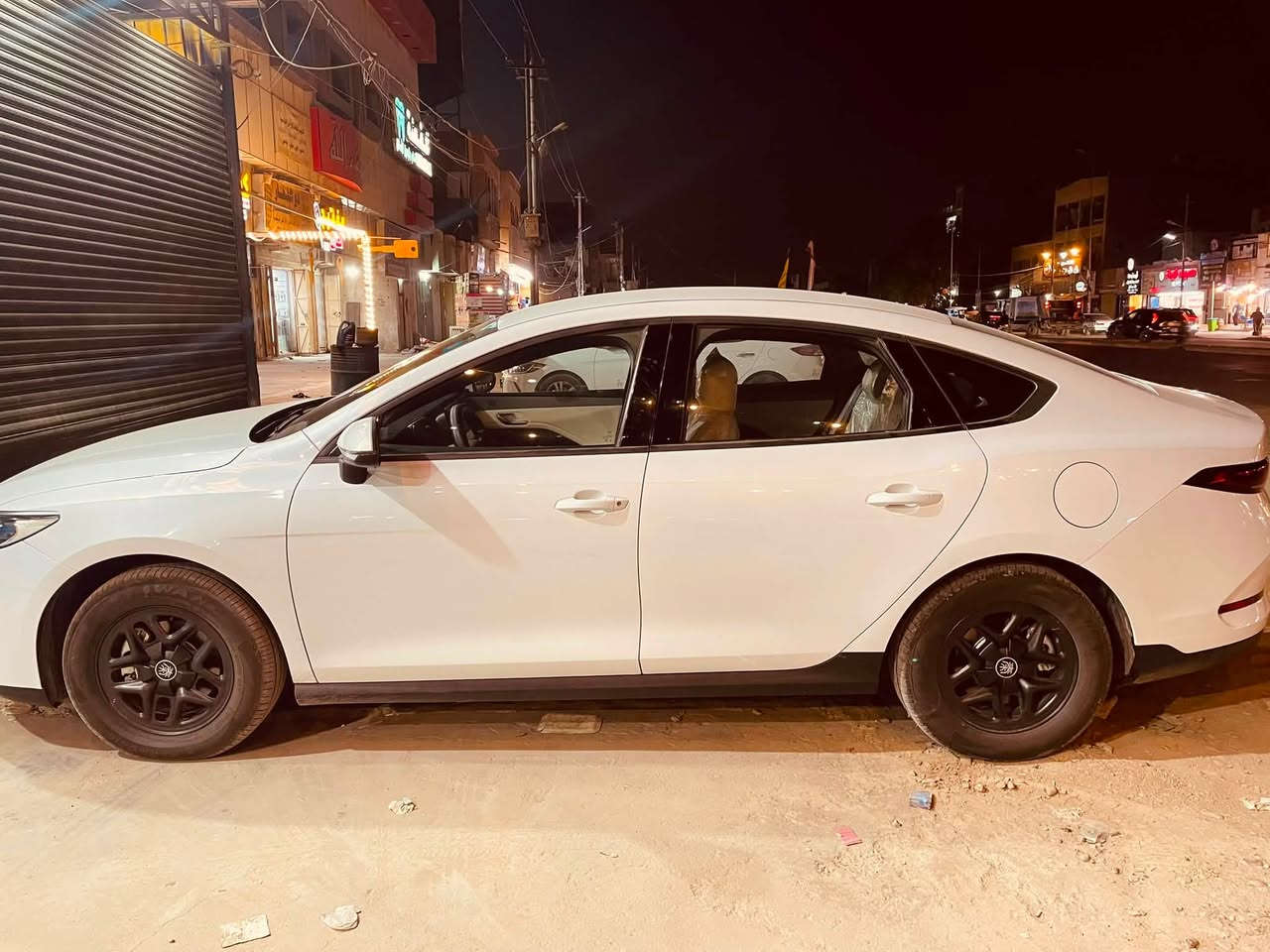 Byd موديل 2025 للبيع فقط كفاله عامه من اي شي رقم بغداد مميز داخل لون بيجي مغلفه ارضيه وجنطه واظافه 
تغليف فايبر كلاس اسود وجوزي مطعم الابواب ودركه 
دشبول خلفي امامي ودشبول وسطي 
عداد كهرباء مع مكينه 2800الف
السعر 18400
بغداد
***********

