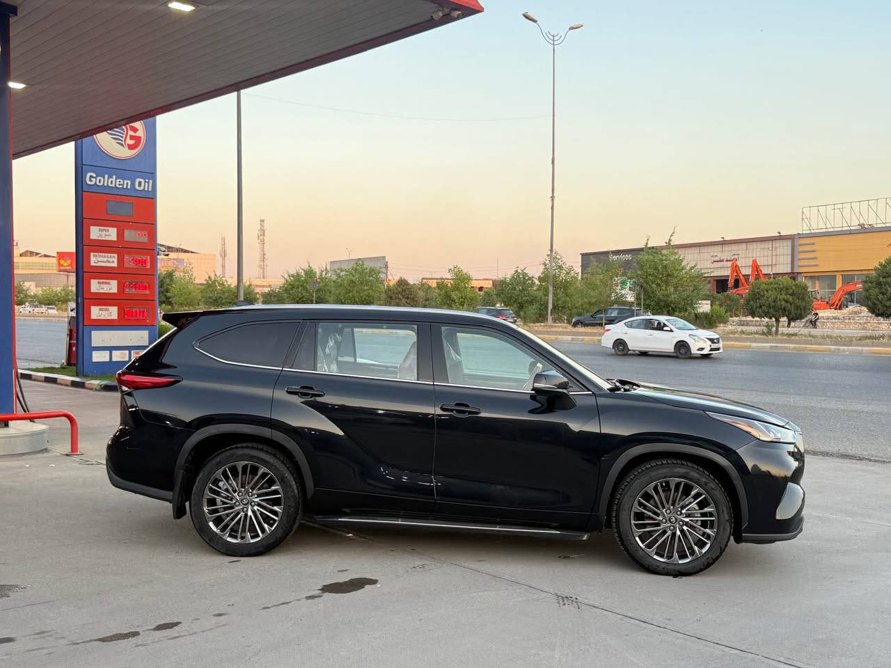 هايلندر  2021
السعر 305وبيها مجال 
فول مواصفات 
بانو راما

بانزين v6

اللون اسود

رقم اربيل 

فول مواصفات 
سلايد 
جلد مشمشي 
 ويل كب 
شاشه 
7 راكب
بردات جانبيه
لايت زنون 
رادار جانبي 
نقطه عمياء 
تحديد مسار
تدفئه كشنات
صندوق كهرباء
ماسحات اوتو
لايت اوتو

الحادث باب جاملوغ مبدل بلادي

ماشيه 72mi
مكان سيارة اربيل

***********
*********** أربيل, العراق

