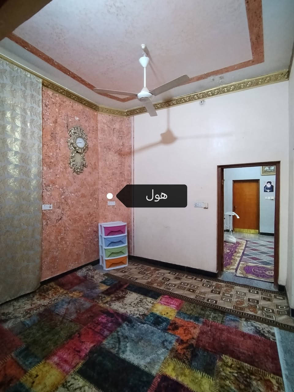 مكلف بالنشر
دار للبيع في حي العسكري طابقين مساحة 200 متر  50 متر عن الشارع العام الموقع علئ ساحة المكان خلف مجمع سيد اثير
يتكون من استقبال
غرف عدد4
صحيات داخليه خارجيه
مطبخ كبير حار وبارد
مناور عدد 2
صاله + هول
طارمه كبيره
مكان البيت كلش مرتب وقريب علئ الشارع
للتواصل ***********
