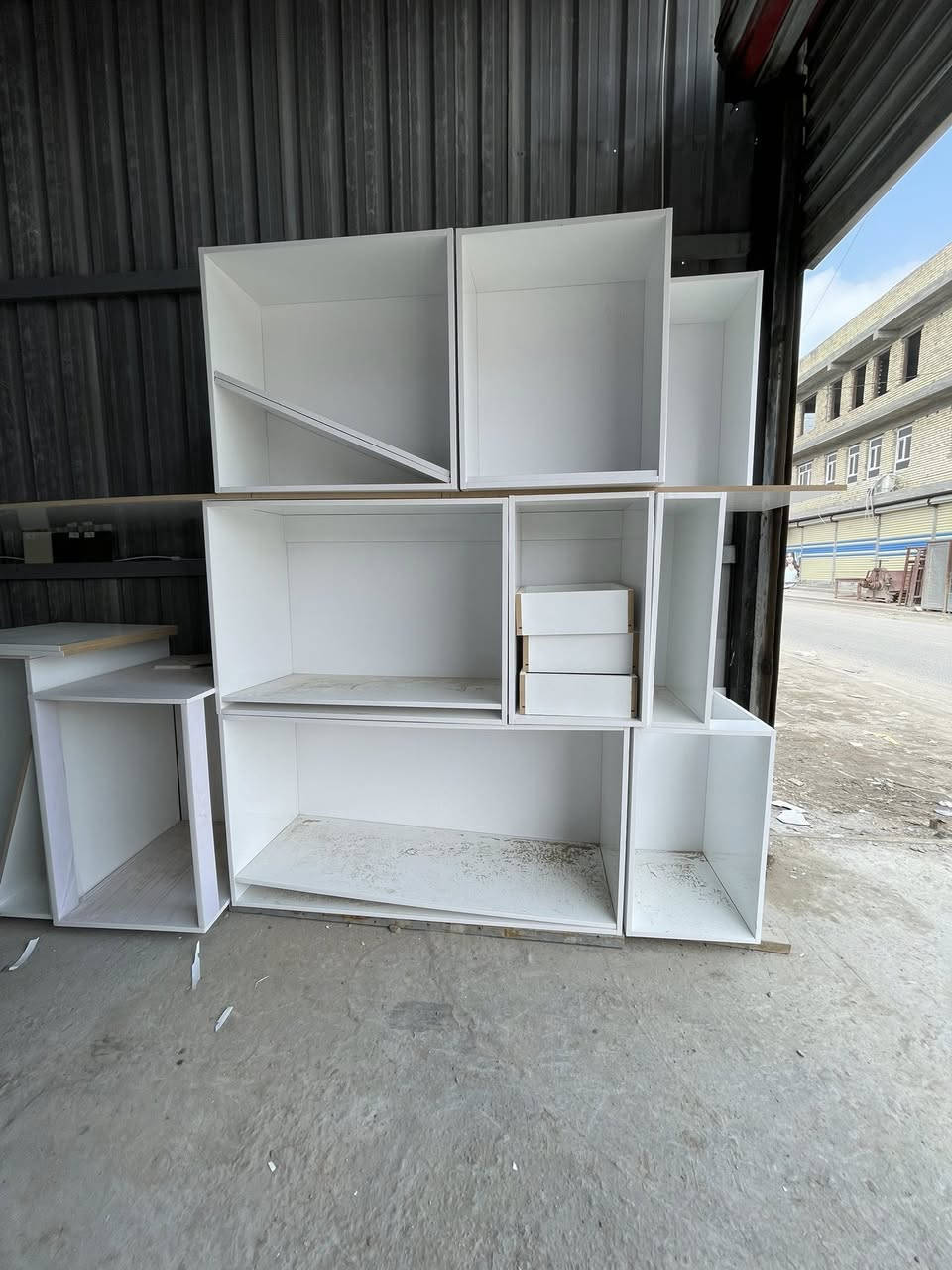 السلام عليكم الى اصحاب المعامل والمعارض والشركات
عمل كابينات مطابخ mdf وفوم وبلايوود 
لوح تركي 18 ملم [صيني ايراني ما اشتغل]
ثقيل وظهر 5 ملم وجهين
تجهيز مطابخ تركية واسبانية وايطالية
عمل فاترينات للصيدليات والكوزمتك 
عمل كناتير وغرف نوم  
بأسعار مناسبة وتجهيز بفتره قياسية
نضافة ودقة
يتوفر خدمة توصيل لجميع محافظات العراق🇮🇶
للأستفسار المراسلة او الاتصال 
العمل بالنقد فقط✅
***********✅
