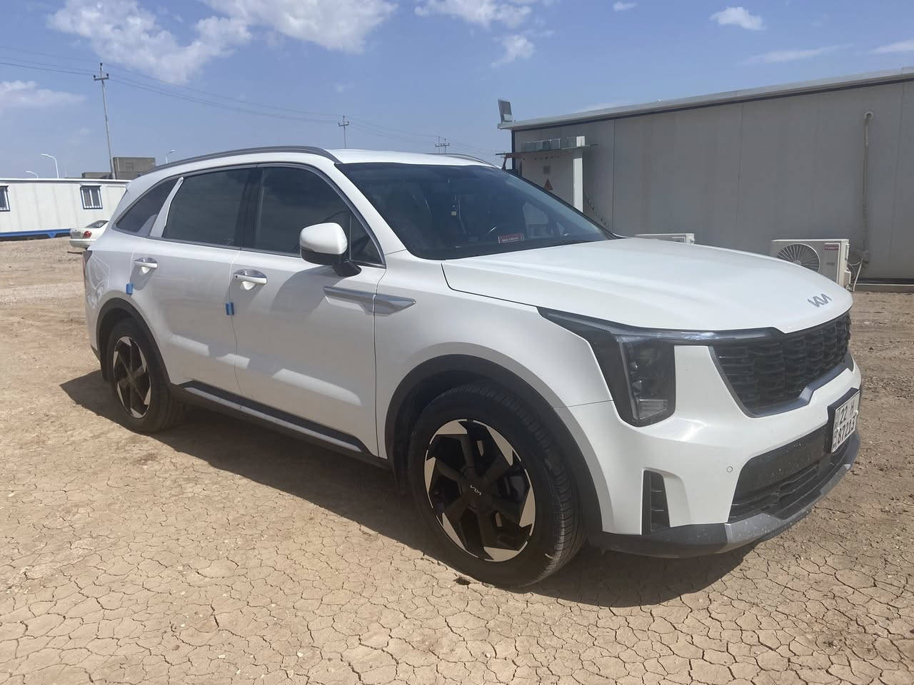 السلام عليكم شباب 
 للبيع  
كيا سورنتو 2024 استلام زيرو خليجي 
ماشية 110 الاف كم فقط
رقم اربيل الجديد سنوية جديدة تريد تحويل تريد وكالة 
مكينة ستة سلندر 
كفاله عامة من كلشي عدا كارت احمر كد اربع اصابع وطخه
سيارة كلها ع وضع الشركه
المواصفات :- 
ويل 19
بصمة تشغيل وابواب وجنطة
كامرة خلفية
كشنات جلد
كشنات كهرباء 
كشنات الخلفيه قلاب كهرباء 
شاشة متصله
شفتات ستيرن 
تشغيل عن بعد 
حساسات 360 
ثلاث انظمة قياده 
شحن لاسلكي
منافذ تايبسي
بصمة عدد اثنين
بلوجكتر لد
مري شفط 
ترحيب 
لد مخفي متغير الاوان 
دمام بوس
سبعة راكب 
سبير ما نازل
الخ من المواصفات المعروفة …..
الاضافات :- 
سيارة استلام على ادينه زيرو 
السعر 285$  وبيها مجال بسيط للشراي 
مكان السيارة البصره
للاستفسار ***********
