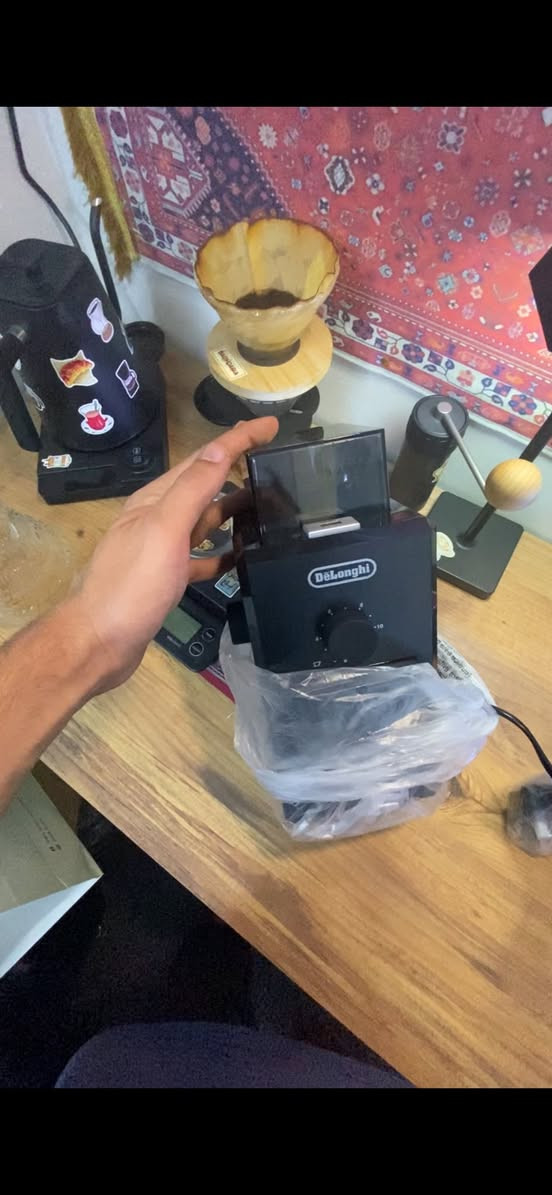 سلام عليكم
طاحونة ديلونجي 
تطحن اسبرسو وفلتر 
ممتاز معرفه بسوق 
مستعمل شهر مرتين فقط لبيع 
وتساب ***********
