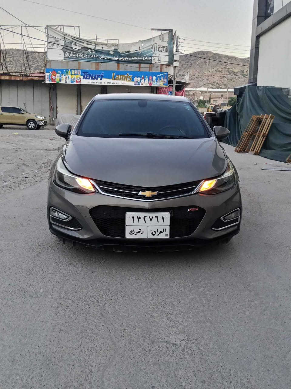 شوفرليت كروز موديل ٢٠١٧ محرك ١،٤ توربو
سياره كير ومحرك وتبريد بشرط
سياره ماشيه ٨٤ ألف مايل
سياره رقم دهوك مكانها دهوك
تحويلها بشرط و بأسمنا 
صدر وحداديه وطقم كلها جديد
سياره فول مواصفات 
بصمه تشغيل و اربع ابواب بصمه
تبريد و شاشه وكاميره وحساس
كوشن كهربائي و مرايه هم 
اكو هوايه مواصفات اخرى ..
سياره بيها 
باب ورا سكن مع جاملوغ خلفي صبغ
جاملوغ يم سايق نصها بخه صبغ مع
باب ورا سايق تحسبها خمس قطعه
بس بدون دواخل بشرط يعني 
بجم كبس بجم وبدن ولغود وشواصي 
كلها بشرط وضع شريكه 
مكانها دهوك فقط للبيع ونقد 
ما اراوس ما ابيع بالاقساط فقط نقد 
سعرها بلاش حسب نظافتها وموديلها
سعرها ٧٩  ورقه ونزل ٣ غرامه كاميرات
*********** بيها واتس دهوك, العراق

