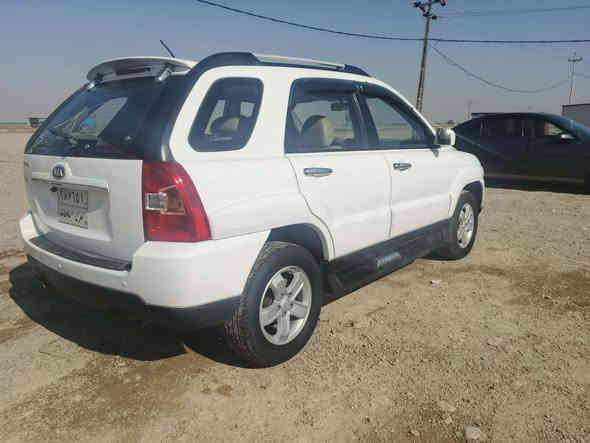 سلام عليكم 
كيا سبورتاج 2010
كير محرك كله مكفول 
داخل خارج كل مفول سياره خير من الله 
فقط بيه صبغ قطعه ونص بدون دواخل تحويل ثاني يوم 
سعر 130وبيه مجال

‏‪0777 761 5870‬‏
