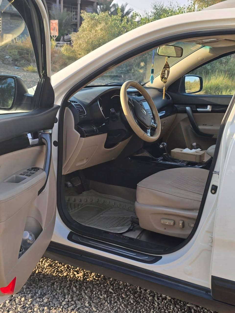 السلام عليكم للبيع كية سورنتو لمتد 2015فول رقم السيارة  بغداد دولي سنوية 2027 مواصفات فول بصمة فتحة بنراما مكينة 3500 ماشية 160الف حساسات دخول ذكي مري شفط 
تخم تاير جديد مكينة اوكير جدد كفالة عامة صدر جديد 
السايرة مال بيت استعمال شخصي السعر 218اوبيهة مجال اوكلشي موجود بالسوك كشنات جدد كاعية جلد 
السيارة فولل كفالة عامة رقم. *********** 
مكاني ديالى. تقاطع الوجيهية
