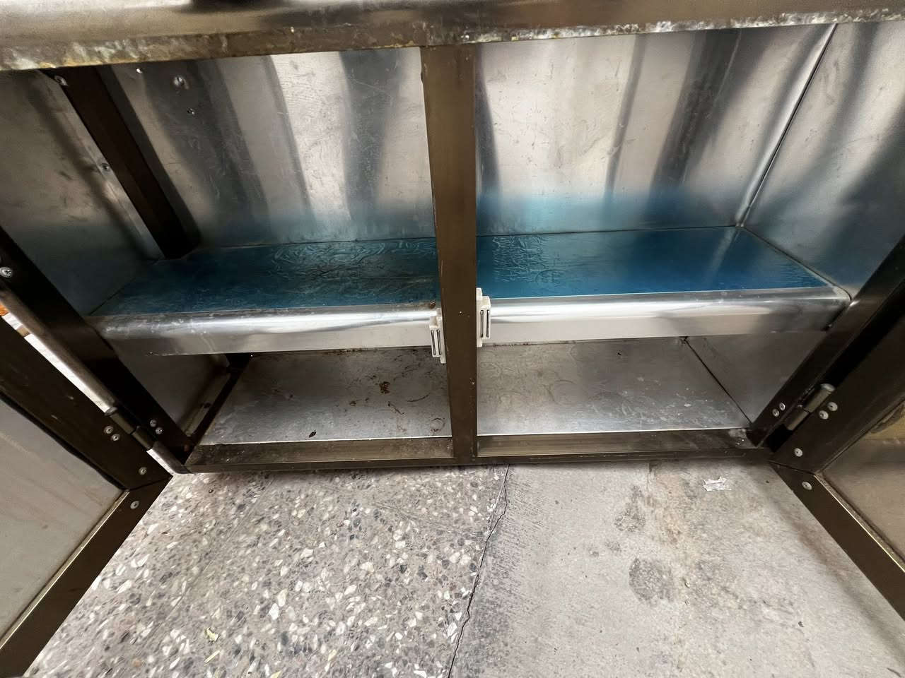 السلام عليكم
كاونتر وسنك للبيع السعر 110 ألف وبيه مجال للطيبين 
مكاني بغداد الشعب
***********
***********
