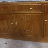 بوفيه للبيع جديده استعمال قليل مترتين أو نص اتصال على الرقم 0771006151...