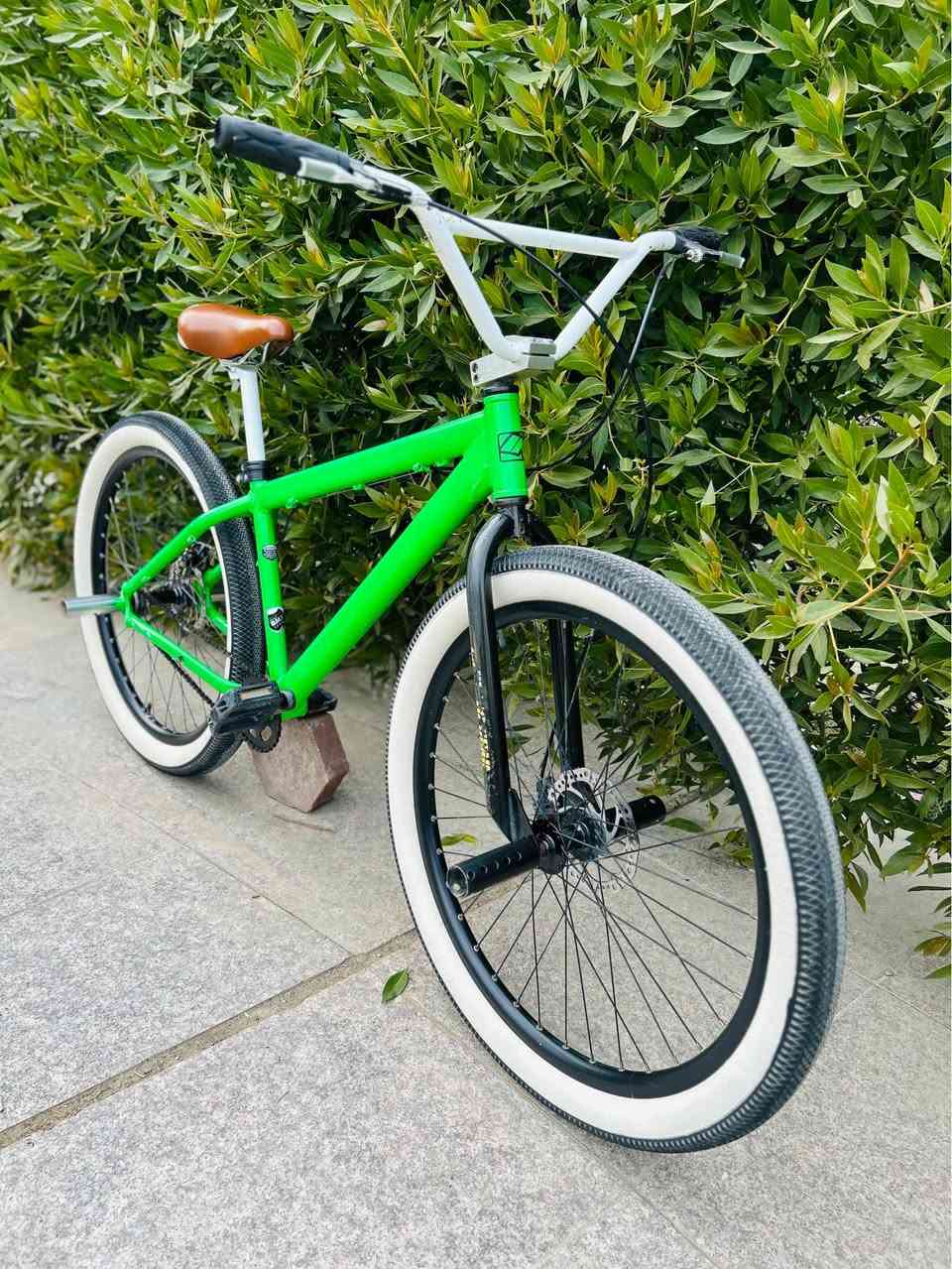 السلام عليكم💚
للبيع بايسكل BMX حجم 27.5 جديد 
مكينه امامي وخلفي سنكل كلش خفيف بلمشي 
بريكات دسك المعدن المنيوم بلكامل 
مساعدات امامي خلفي للحركات 
بطيخات بولبرن خفيف بلمشي 
كامل مكمل اي نقص مابيه 
مكاني بغداد حي الجوادين 
للاستفسار واتساب /*********** بغداد, العراق
