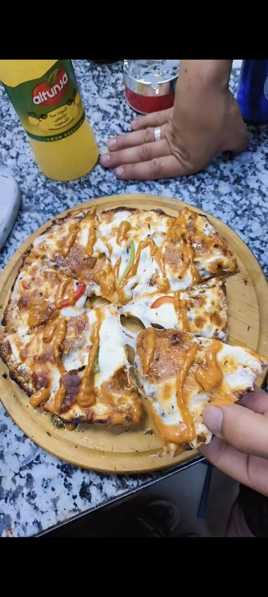 سلام عليكم. شاب متفرغ للعمل في سليمانيه. 
خلفى بيتزه درجه1اوله. واني شيف مال مئكولات سريعه. كلشي اعرف صلصات. 
. 
المهم. 
خلفى بيتزه. 
اريد اشتغل  كون عنده مبيت مبيت


**إذا كنت صاحب هذا الإعلان وتريد حذفه لأي سبب، رجاءا أرسل رسالة إلى الدعم الفني**