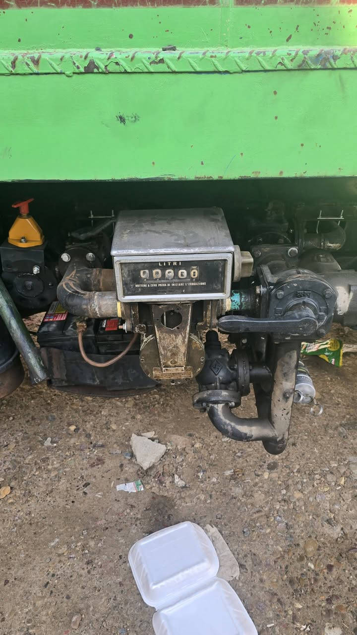 تنكر تيتان عداد ياباني مجموعه شغاله صونده 35 متر مكفول كير ومكينه سيارة اصولية السعر ٤٠ ورقه وبي مجال 

***********
