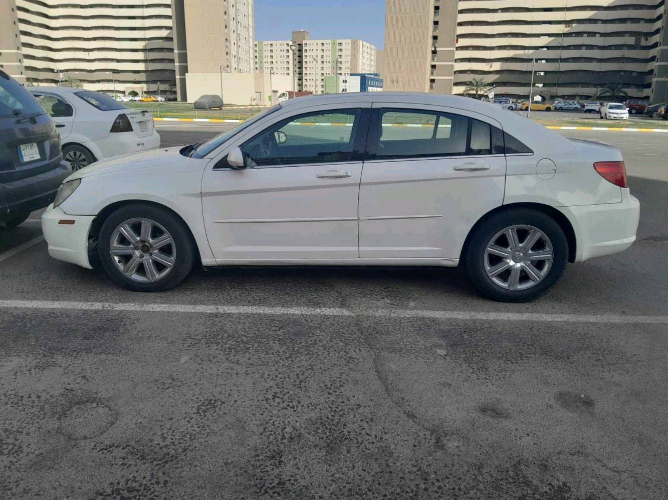  تفاصيل السيارة:  سيارة  C200 كرايسلر سبرينغ موديل 2010
مواصفات السيارة:  فتحة سقف تحكمات ستيرن محرك 6 سليندر 3500 گير اوتوماتيك 
بيها طخطخات بس مواصلة للدواخل والسيارة بيها تلحيظات + الرقم الماني  
الللون ابيض بي جراد 

للاستفسار:  ***********،  ***********بي واتساب 