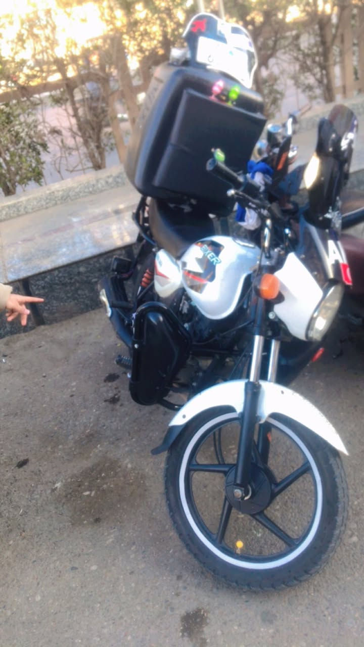 سلام عليكم بوكسر كلاسك نضيفه قبل سبوع من جفتته دراجه كبال عينك نقصه بس الستان تعليك دراجه مليون وتسعميه قفله 1900 موجود بل فيس راسل وتدلل


**إذا كنت صاحب هذا الإعلان وتريد حذفه لأي سبب، رجاءا أرسل رسالة إلى الدعم الفني**