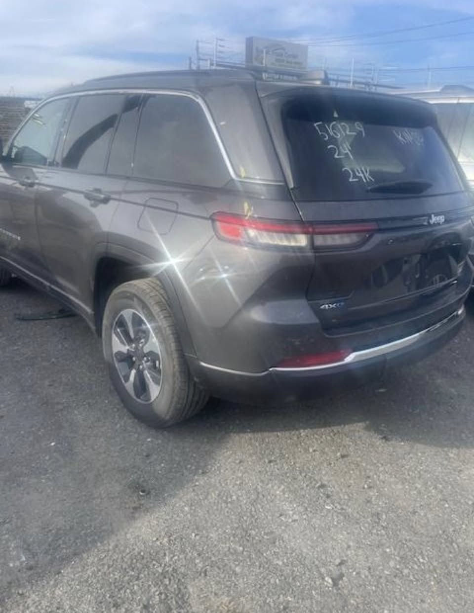 سلام عليكم
سيارة 2024جيب كراند شيروكي فئه 4xe السيارة هايبرد و كهرباء و بانزين ماشيه 24 سيارة جديد معنى الكلمه احلى من صوره مكفوله كفاله عامه مكان بغداد 

سعر ب 30 $ بيها مجال قليل كلش 
سياره مصلحه وكفاله عامه 
متواجد وتساب فقط 
***********
