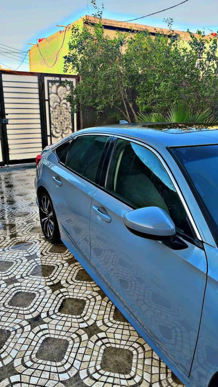 الموديل: 2024
الفئة: EX (مواصفات ممتازة تجمع بين الفخامة والاقتصاد)
 المحرك: 1.5 لتر تيربو (Turbo) قوي جداً واقتصادي.
 الكير: أوتوماتيك CVT.
 الممشى (المسافة المقطوعة ): [60 الف K]
 اللون الخارجي: رمادي مميز (سمائي ميتاليك / سمنتي ملفت للانتباه) مع غطاء محرك (بونيد) أسود مميز لإعطاء مظهر رياضي.
 الرقم واللوحة: رقم مميز (14 ب 65786).
✨ أبرز مواصفات السيارة (حسب الصور):
 فتحة سقف كهربائية.
 شاشة عرض ذكية تدعم أنظمة الهاتف الحديثة.
 رادارات وأنظمة أمان متطورة (نظام الاستشعار من هوندا لتحديد المسار وتجنب الاصطدام).
 تشغيل ذكي (بصمة).
 ويلات (جنوط) ألمنيوم رياضية بلونين مميزين قياس 17 إنش الأصلية.
 تكييف مركزي ممتاز وكاميرا خلفية متعددة الزوايا.
🔍 حالة السيارة:
 البنيد  والمظهر: السيارة نظيفة جداً كما هو واضح بالصور، بنيد متوفر بنيده الاصلي  ..  طراف جاملق تكحيل فقط قليل ]. 
 الميكانيك: المحرك، الكير ، التبريد، والصدر كلها بحالة ممتازة والسيارة جاهزة للاستخدام الفوري ولا تحتاج أي مصاريف.
 الأوراق: السنوية جاهزة والتحويل مباشر. وكالة رقم معوقين 
💰 السعر والموقع:
 السعر المطلوب  160 $] (قابل للتفاوض البسيط للشراي الجاد).
 مكان السيارة: البصرة [التنومة ].
 رقم الهاتف للتواصل: [ *********** ] (متوفر واتساب).
