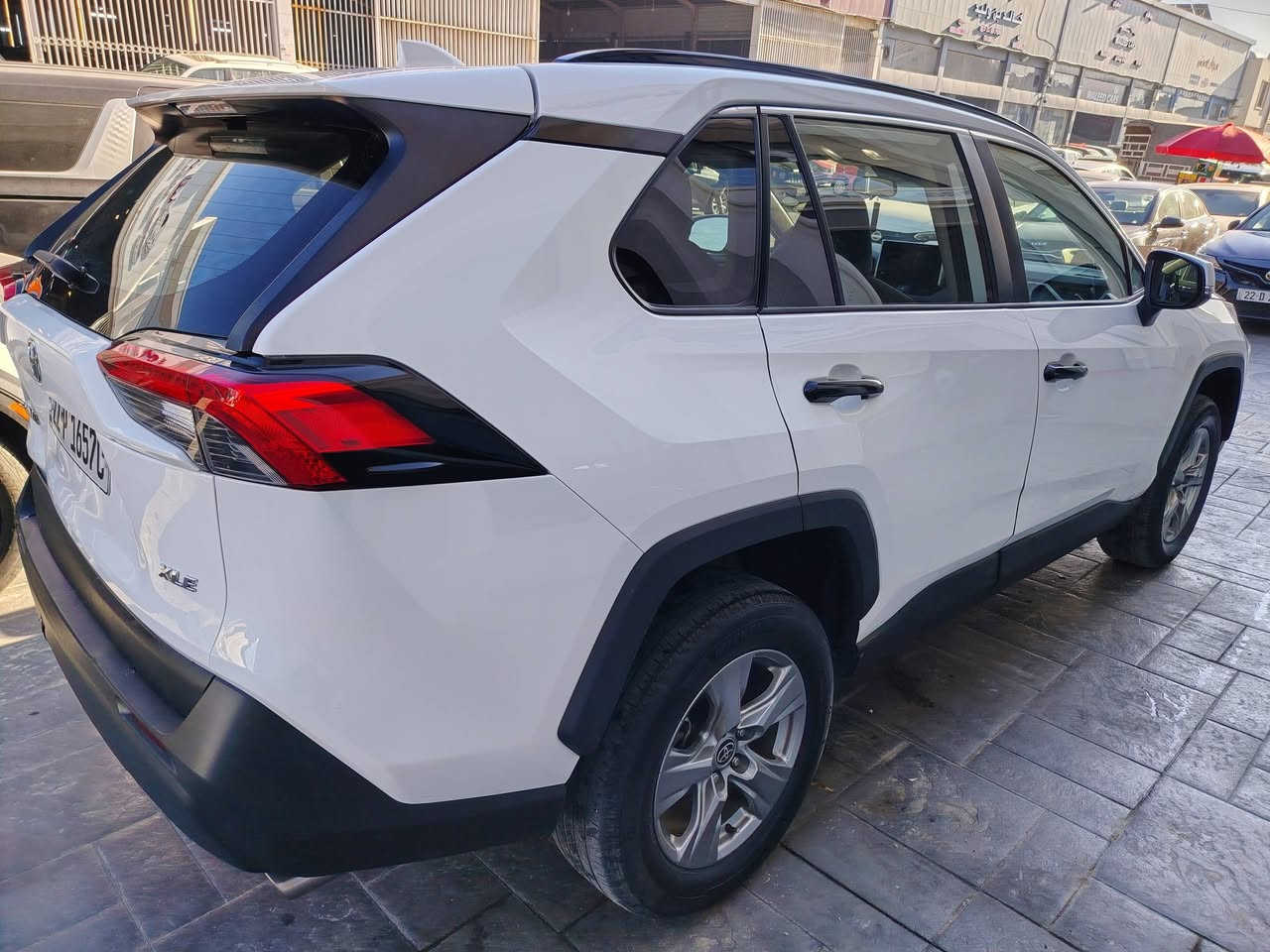 السلام عليكم
تويوتا راف فور بانزين فقط  موديل ٢٣ مواصفات XLE بصمة بدون فتحه ويل كب رادار امامي جانبي تبريد قطعتين وباقي المواصفات المعروفة رقم أربيل مكانه اربيل باب صبغ وشوية من باب السكن  تعديل بارد بجم كبس خلف كبس ماشية ٥١ الف ميل صور الحادث موجوده داخل المنشور لمعرفة السعر اتصل *********** واتس اب
