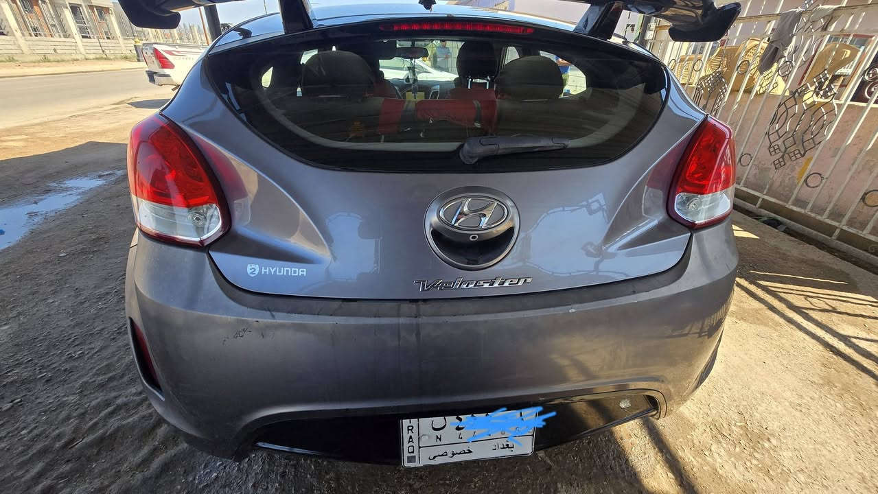 السلام عليكم شباب..
​للبيع 
عندي هيونداي فيلوستر (Hyundai Veloster) موديل 2016، السيارة بحالة ممتازة ومعدلة تعديل لوز.
​المواصفات المختصرة:
​✅ الموديل: 2016.
​✅ الحالة: نظيفة جداً (مال جناي).
​✅ التعديلات: السيارة مجهزة وما قاصرها أي شيء، مظهر رياضي وشبابي بامتياز.
​✅ السعر/التفاصيل: (80 ورقه ").
​ملاحظة: السيارة موجودة في بغداد (أبو غريب / العامرية). اللي عنده عرض حقيقي ومستعجل يتفضل خاص أو يتصل، لأن "المستعجل يربح" وما أحب التأخير بالرد.
​للتواصل: [***********] أو مراسلة الخاص
