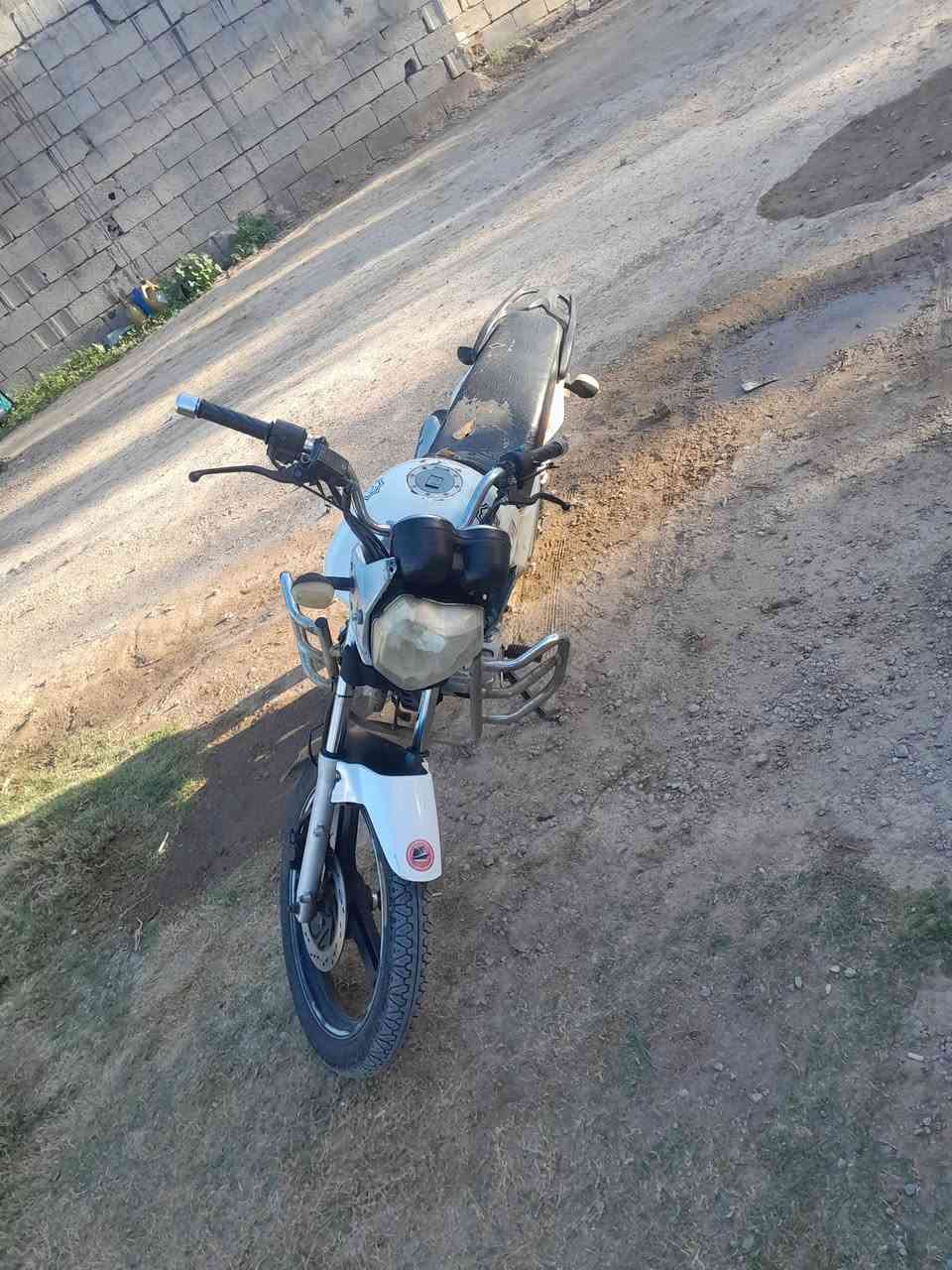 السلام عليكم امزه للبيع كهربائيات شغاله دراجه نظيفه السعر 450 وبيها مجال للطيبين***********
