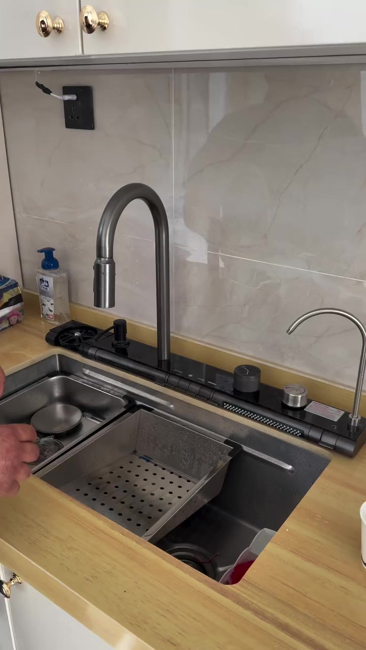 المطبخ صار بي لمسه غير بخلاط السنك البيانو وتدلل ست الببت 
 #الشيباني
 #fyp
 #فخامة
 #العراق
 #مطبخي


**إذا كنت صاحب هذا الإعلان وتريد حذفه لأي سبب، رجاءا أرسل رسالة إلى الدعم الفني**