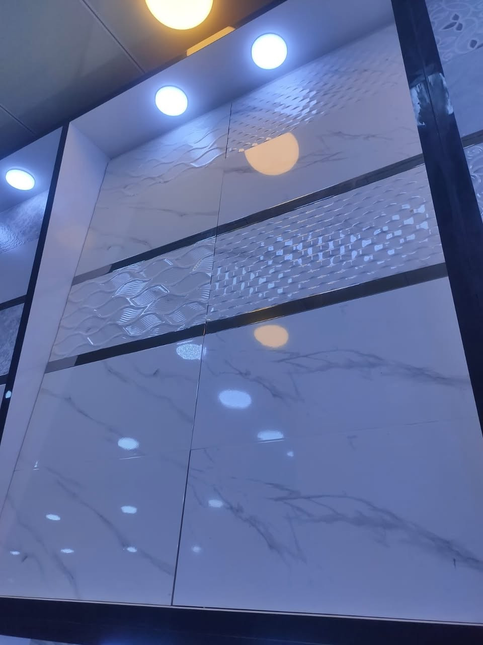 جدران ايراني قياس 30*60 درجه اولئ 
الرمادي خمسه كيلو مدخل الحريه للستفسار ***********
