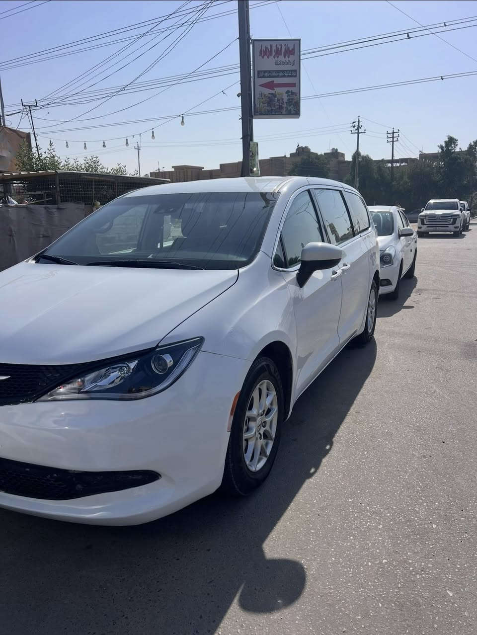 كرايسلر فيوجر ٢٠٢٣ رقم بغداد مميز انكليزي بسمي المواصفات المعروفه ماشيه ٦٥ الف ميل ضربتها بابين جهت السايق وخشم الجاملغ السياره خير من الله 
السعر ١٩٥ 
مكان السياره كربلاء 
***********
