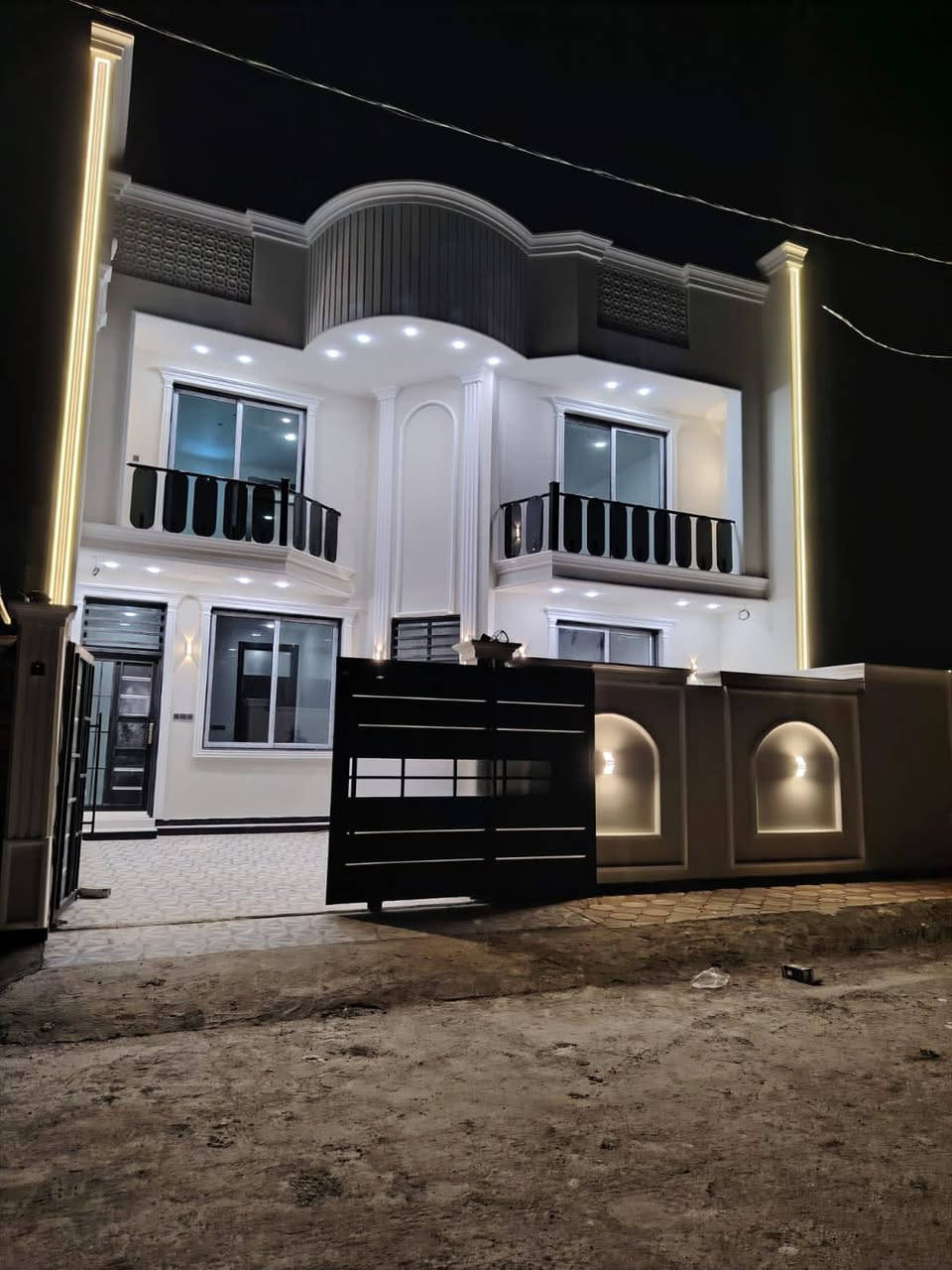 دار للبيع 
المساحة 200م طابو زراعي سند 25
طابقين بناء حديث تسليم مفتاح
يحتوي على
غرف نوم عدد 4
مطبخ
استقبال
كلدور عدد 2
مجمع صحي عدد 3
الموقع //ورديه داخل منطقه الامام سيد موسى
للاستفسار اكثر الاتصال على الرقم
***********
