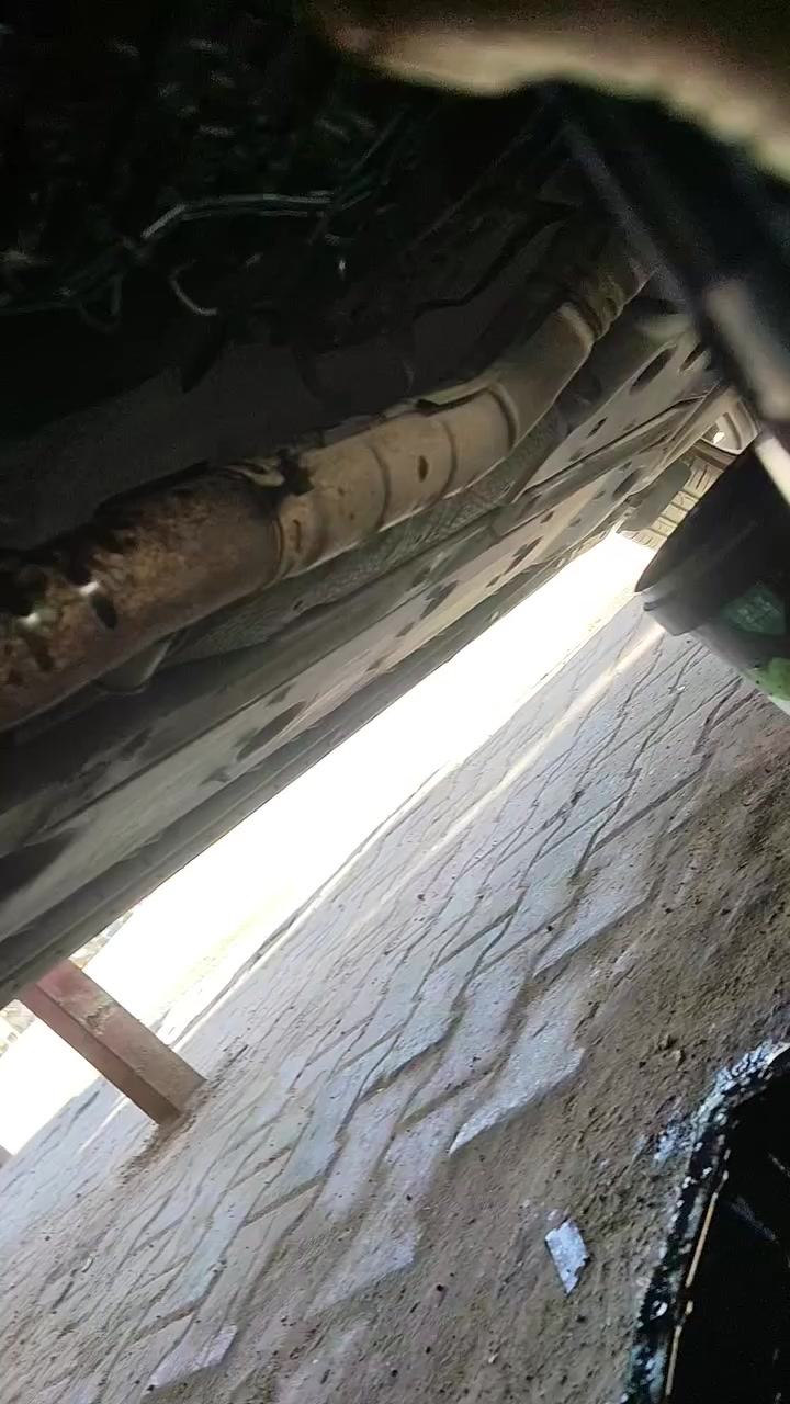 يتوفر هيدروليكws حسب مواصفات الشركة 
ويتوفر فلتر وواشر للكيس 
خدمة تبديل داخل الورشه متوفره 
الديوانيه شارع سالم
***********
