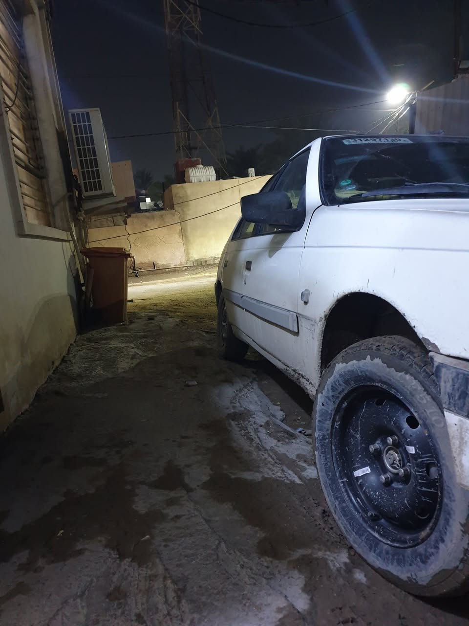 السلام عليكم بيجو جي الكس موديل 2009 بيضه السياره خير من الله مبدل بيها بس جاملغ اماميجهت سايق فقط  السعر ٣٤ وبيها مجال كير محرك كلج جديد عبوه بانزين جديده كتفات بنكات جديده صالصنه جديده ***********
