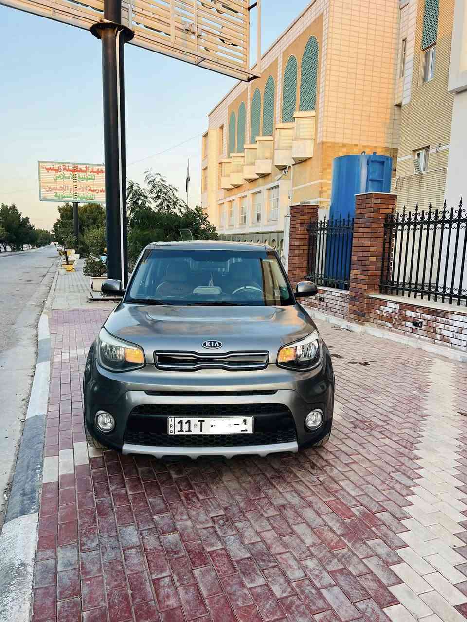 سلام عليكم كيا صول مديل 2019امريكي حادثه جاملغ وبنيد بدون داخل وباقي مكفول وسونار موجود. نص فول تحكم ستيرن ثلاث انضمه قياده داخل جلد مشمشي كامره شاشه جبيره كشافات ويلكب كروم  تبريد بيانو وبعد معروفه مواصفات باقيه مكينه2000مكينه وكير وتبريد وحداديه وتخم تاير كله مكفول رقم بغداد دولي بسمي سنويه جديده. وسياره مال جناي وجديده كلش ماشيه 70..السعر 129وبيه مجال قليل كلش مكان السياره كربلاء الاستفسار ***********
