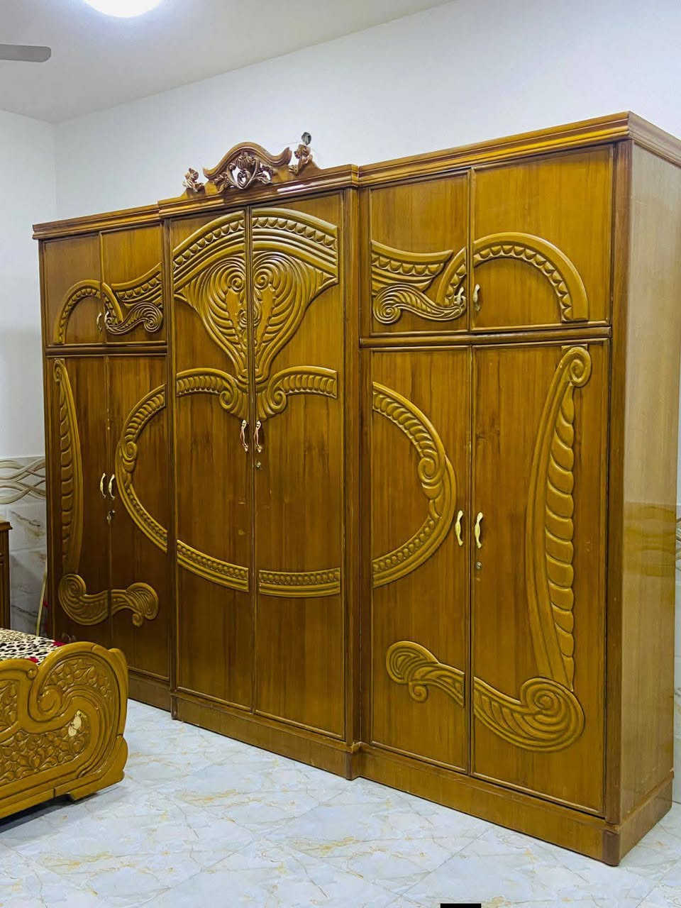 للبيع غرفة نوم توج خشب صاج عراقي نضيفه فول مستخدم سعرها 900 عنوان الرمانه البعبيد
وياها دوشك ونقل وشد مجاني مشدوده بالغرفه 
‏‪***********‬‏/
