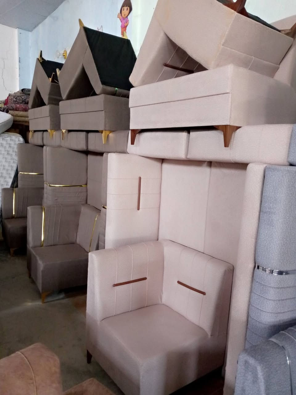 السلام عليكم مزاد حسن جلولاء الحمدلله تم وصول وجبه جديده جميع انواع الاغراض المنزلية انسب الاسعار الموقع مدخل دور الضباط مجاور شيرزاد المضمد اسعار مناسبه جدا جدا اتصل ع الرقم *********** @الجميع
