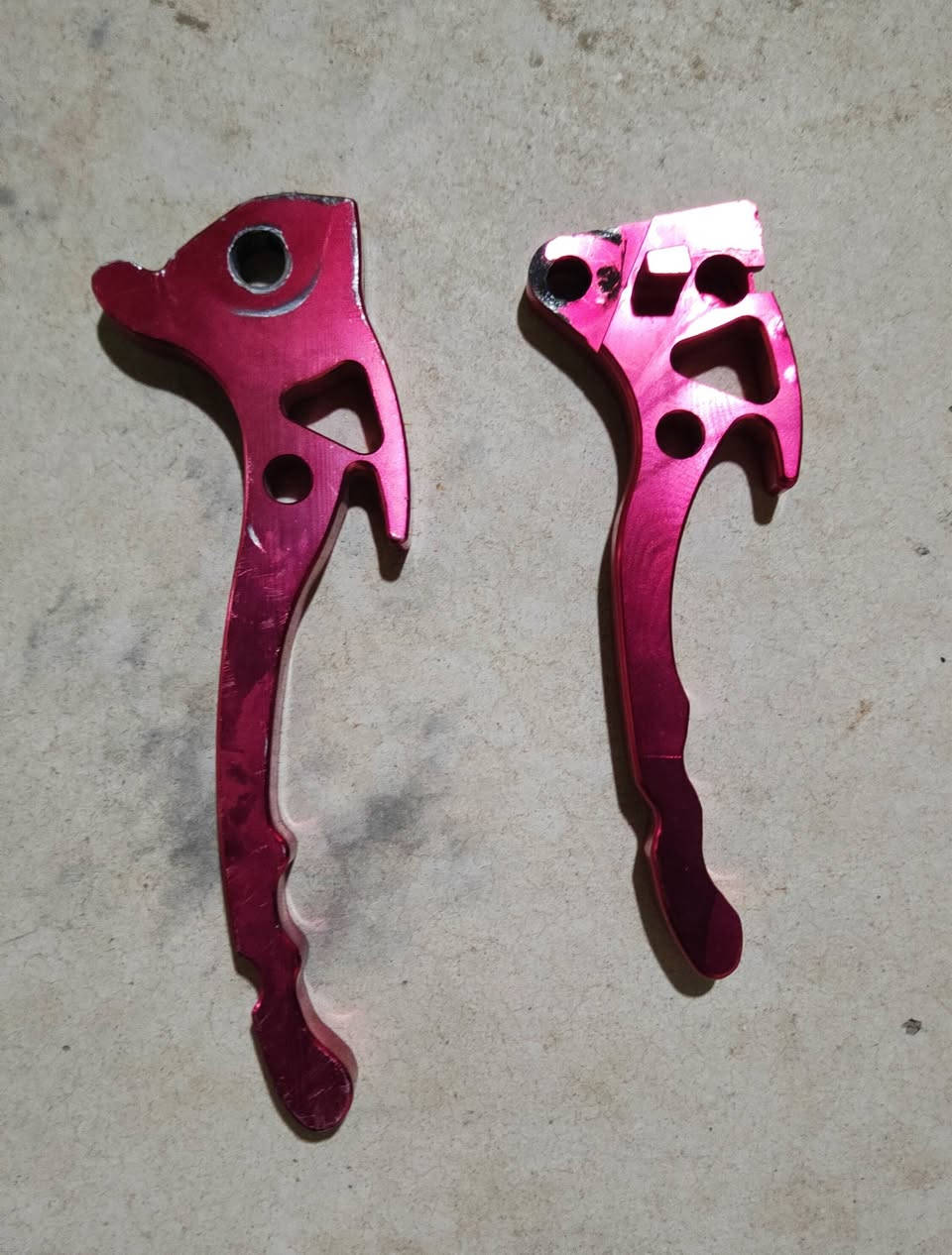 السلام عليكم
اليدات اصلي ونظيف ب10
سبايدر اصلي ماكس ب10
كابريترات شغاله بلاد على 10

*********** واتساب  ناصرية
