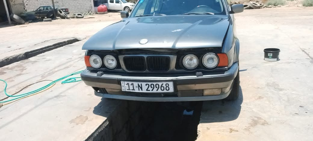 السلام عليكم بي ام 525 مسكر
موديل 93
كير محرك صدر 
تبريد منظومه جديده
راديترات جدد
مراوح جديده
منظومه زنون 
صبغ جماليه 
مكفوله من الضربه لقويه
تخم تاير جديد
تحويل مباشر مشروع وطني
المكان  ذي قار سوق الشيوخ
السعر 50بيه مجال
للبيع او المرواس
***********
