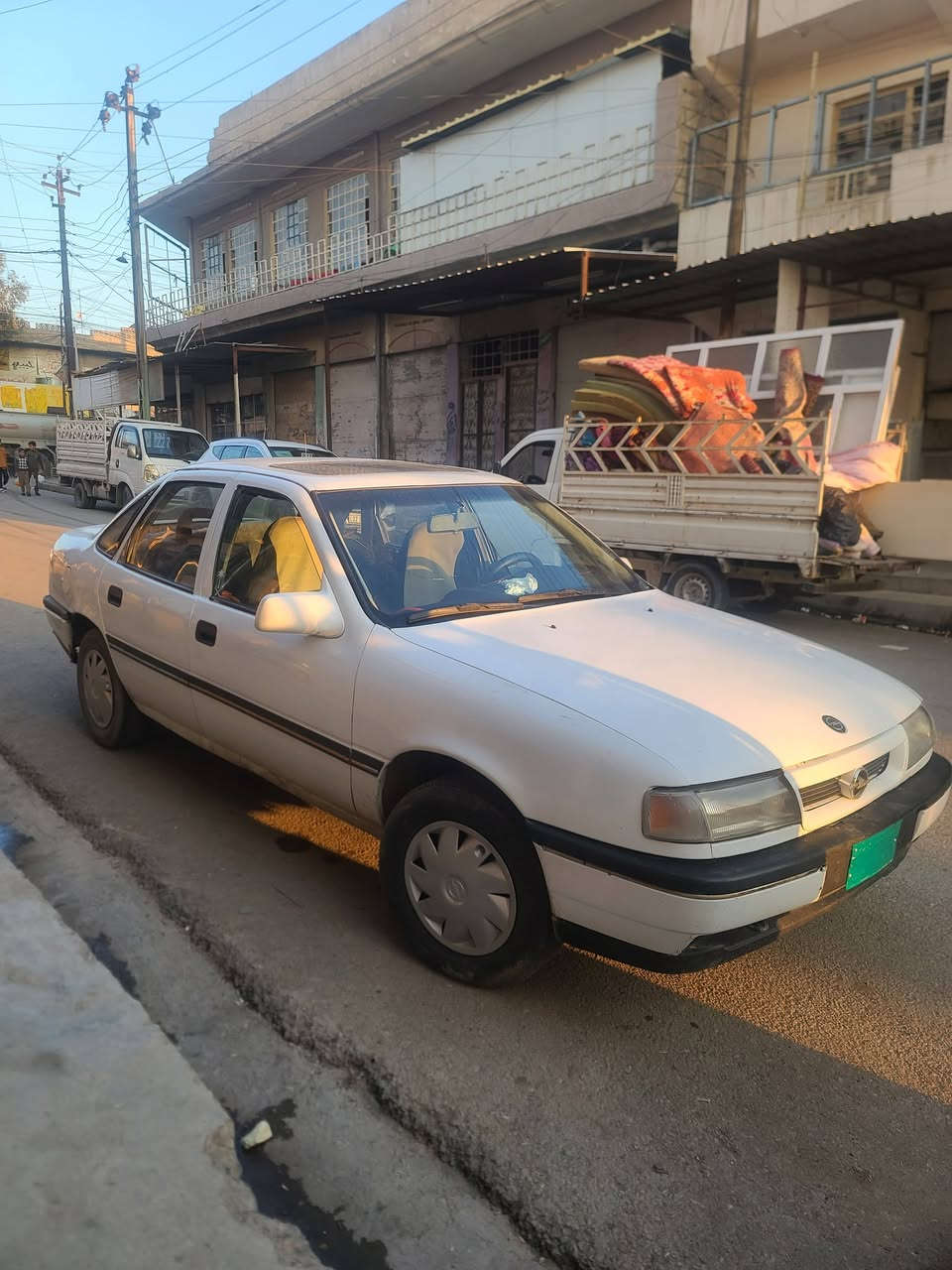 السلام عليكم 
فكترا موديل ٩٢ 
السياره نضيفه 
طخم جديد 
تايرات الكدام  جديد 
محرك وكير بل كارتون 
حجم ٢٠
رقم نينوى 
شرط الوكاله والتحويل 
الخاص مفتوح 
رقم الهاتف ***********
