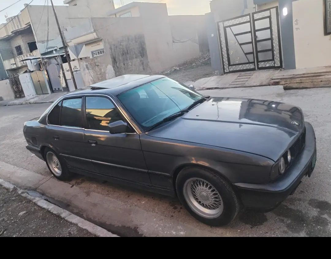 السلام عليكم اخوان 
عندي بي ام 525 سياره حلوه بس صاحبها متوفي رقم نينوى اخضر ادفع سعر او تعال اخذها محتاج فلوس ابيعلك حديده شرط حتى بيها هزه جديده ما صارلها شهر او نص سياره حلوه ادفع سعر يعجبني اكلك تعال اسحبها من جدام البيت وتشوف الف خير عليها هذا رقمي الي يريدها يدفع سعر او يجي ياخذها الرقم 
*********** موصل حي السماح
