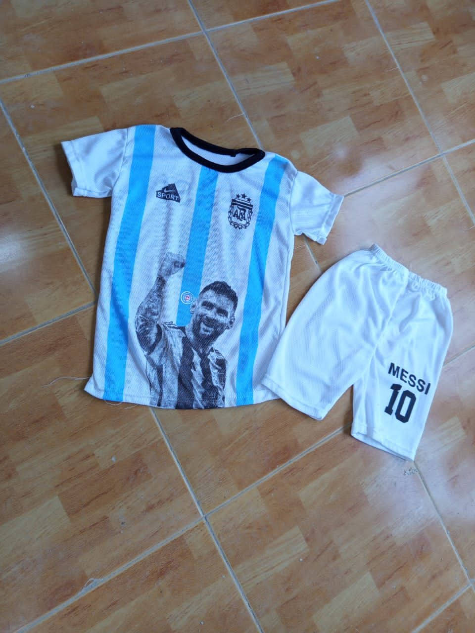 ياجبار يارب 
كلشي موصي طلع اربع طبعات جاهزات الشحن
طقم رياضي قماش حبة رز 
قياس 4,,,6,,8,,,10,,12 سنة 
تعبئة 10 قطعة 
كرتونة 120 قطعة 
السعر 1دولار


**إذا كنت صاحب هذا الإعلان وتريد حذفه لأي سبب، رجاءا أرسل رسالة إلى الدعم الفني**