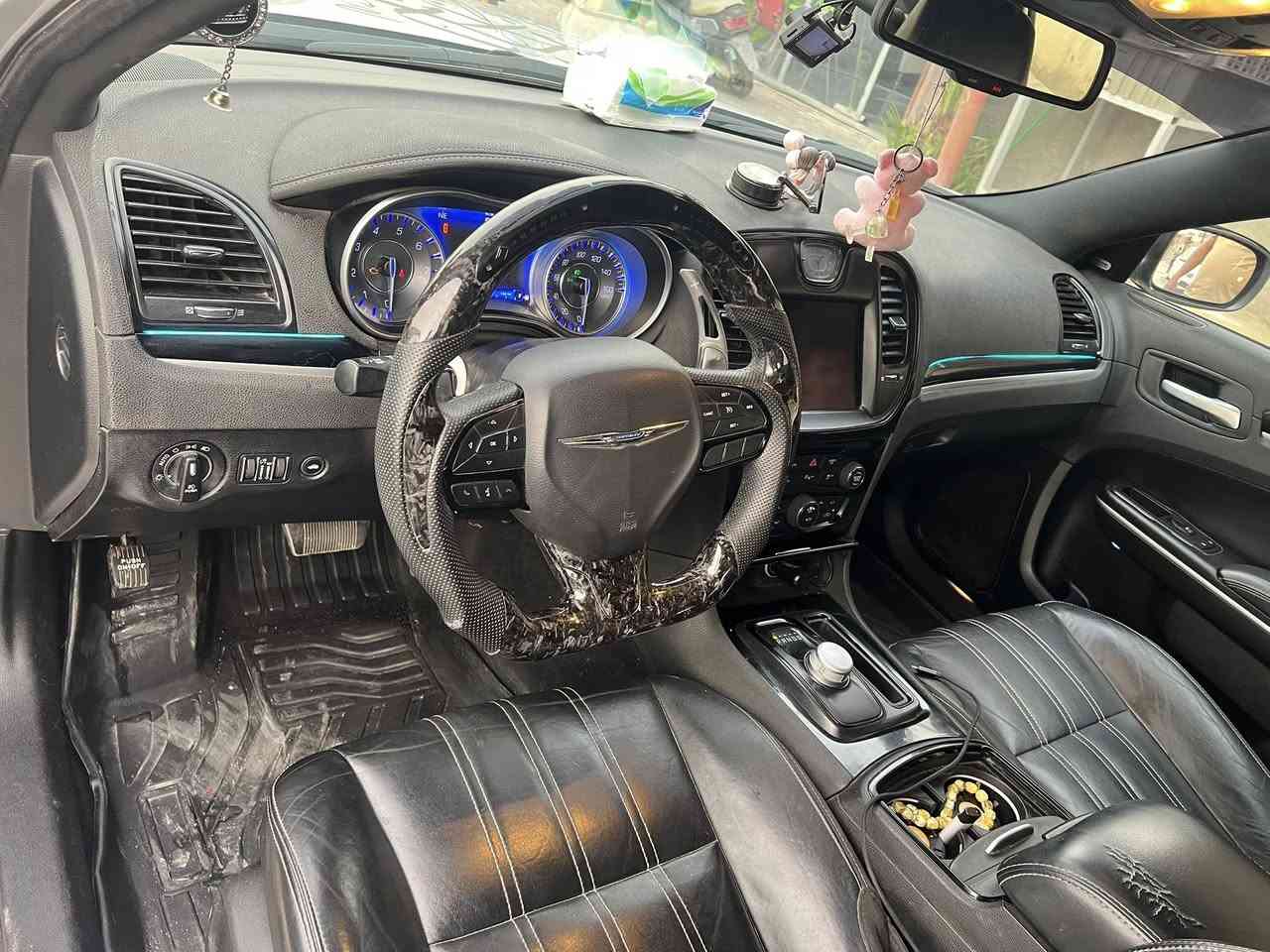 سلام عليكم 22فول موصفات للبيع V8 /5700  ماشيه 60 حادث جاملغ وبنيد فوك بدون ضرر مبدل بنيد اس ارتي  سعر 265$ عنوان كربلاء ***********
