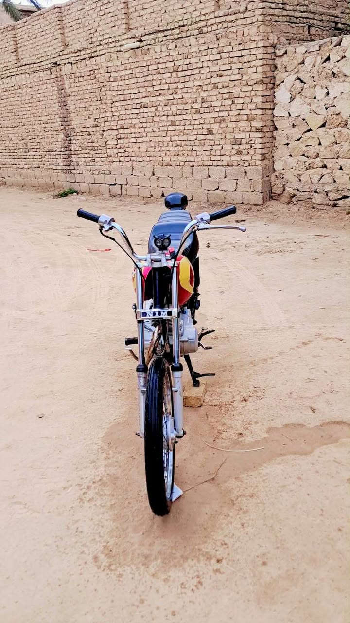 اسلام عليكم،،، دراجه ارشه باب أول  مو ديل 22 كلك كلك بيهه رقم شاصي محرك مفتوح بس مره  وحده بيدي شلعه شك لكاع لا تنقيص لا دخان لا نضوح سعر 400وبيهه مجال مكاني طريق نجف كربلاء عمود 872 قريب ع خيرات ***********
