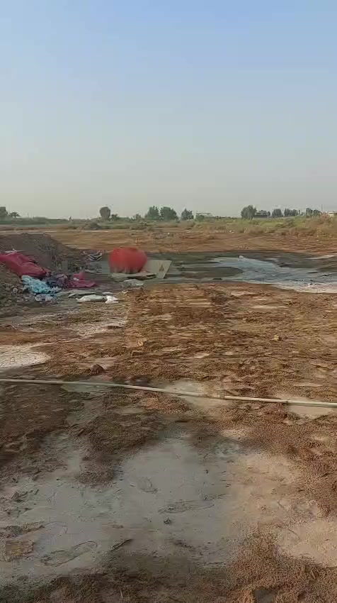 السلام عليكم قطعه ارض ٦١١ متر وجه ١٨ متر ونزال ٣٠ متر متوفر كافه الخدمات طابو سند ٢٥ داخل مركز المدينه يبعد عن شارع التبليط ٢٠٠ متر مقابل محطه وقود المتنبي السعر ١٧ مليون وبيها مجال *********** المكان الصويره مركز المدينه
