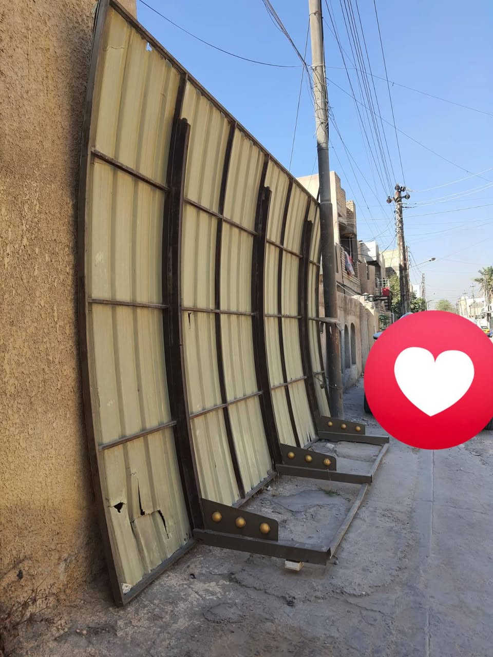 السلام عليكم من رخصة الادمن 
سقيفه حديد للبيع ثقيل توصاه 
ترهم لبيت او محل او محطة غسل حجم كبير  للاستفسار 
***********
