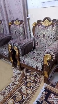 ديوان للبيع • قفله