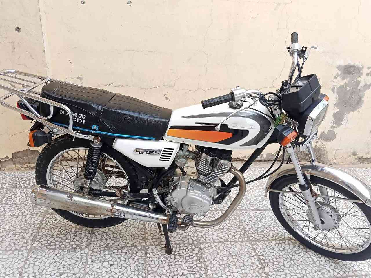 سلام عليكم دراجه أصولي موديل 19 مكينه 23 تعمير 25 دراجه بطله شلعه ومعدل فووول دراجه حلوه معايزه شي ب600 وبيه مجال قليل شراي اتصل *********** مو شراي لا تعبني رحمه على موتاك
