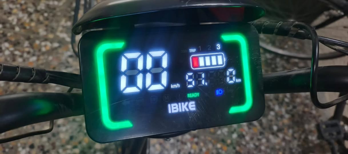 سلام عليكم دراجة شحن نظيفة بصمتين بطاريات نظيفة دراجة مناقصها شي العنوان عامرية السعر 375 وبيها مجال للتواصل واتساب ***********
