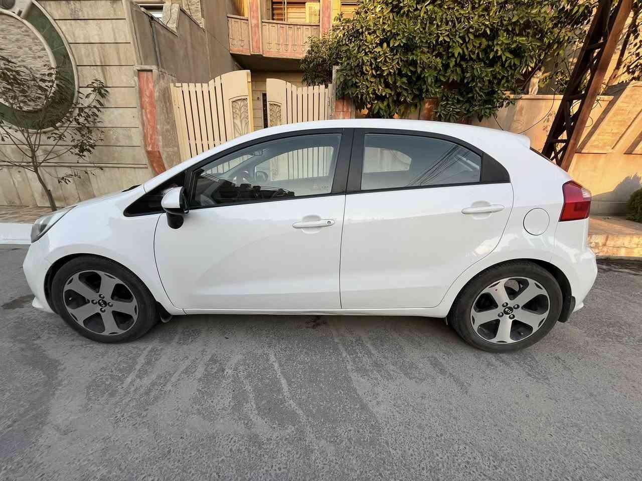 محرك ١٦٠٠ هاتش باك مكفولة من البارد والحار والضربة ماشية ٨٣ الف بأسمي تحويل ثاني يوم مكاني الموصل الايسر/المجموعة الثقافية
للتواصل: *********** 
السعر 105$
