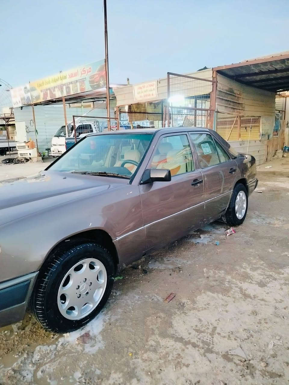 السلام عليكم مارسدس دب موديل ٨٧ مصبوغه عام جماليه مكينه او كير 2500  ديلكو تبريد شغال مكينه او كير شرط تخم تاير حداديه جديده كهربائيات شغاله رقم بغداد انكليزي دواخلها جديده السعر ٥٣  او بيها مجال الاتصال على الرقم *********** العنوان ذي قار سوق الشيوخ
