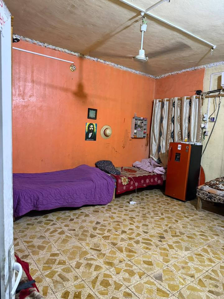 السلام عليكم مكلف بالنشر 
فرصه ذهبيه مستعجل على البيع بسعر مناسب جدا 
بيت في الكوفه قريب السوق الكبير 
مساحه 135 متر  طابقين
البناء الطابق الارضي غرفه وصاله واستقبال ومطبخ مع مجموعه صحيات  بالاضافه الى مشتمل معزول 
الطابق الثاني غرفه 
للتفاصيل اكثر يرجى التواصل على الواتساب او الاتصال على الرقم  السعر 200 مليون وقابل للتفاوض ***********  ***********
